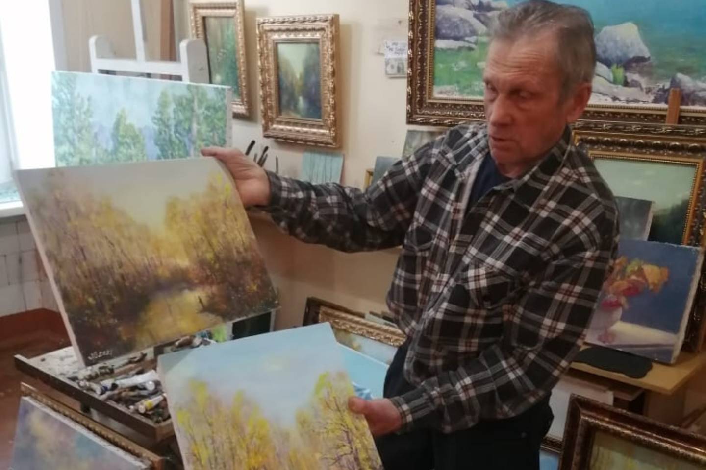 Статьи / Художник из Риддера на восьмом десятке ходит в горы на пленэр Статьи / Художник из Риддера на восьмом десятке ходит в горы на пленэр