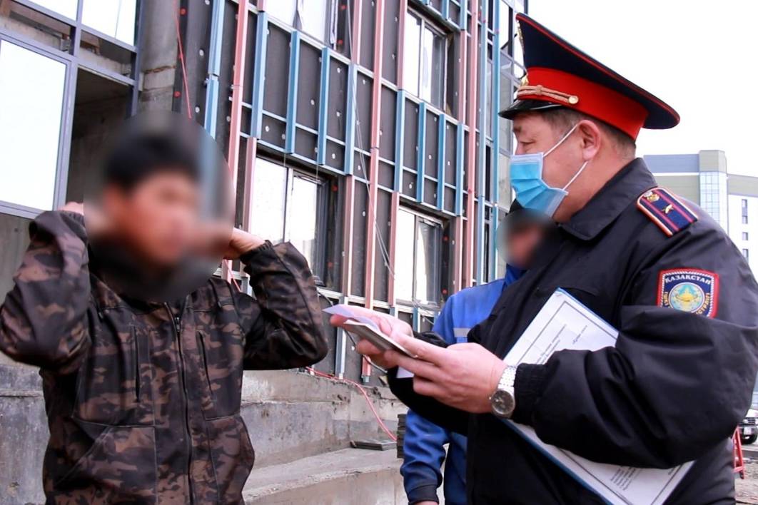 Происшествия в Казахстане и мире / Более 200 нелегалов привлекли к ответственности в ВКО Происшествия в Казахстане и мире / Более 200 нелегалов привлекли к ответственности в ВКО