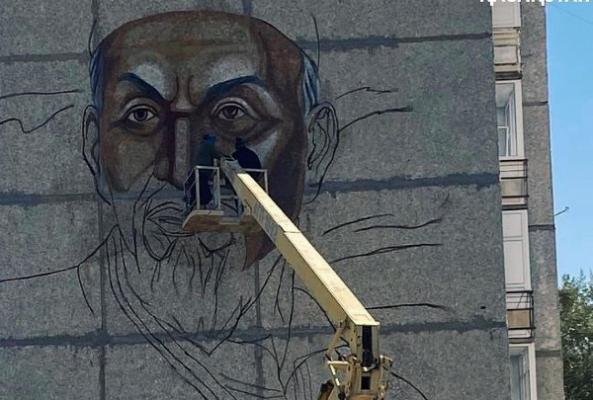 Усть-Каменогорск и ВКО / Аягөз қаласында Дулат Бабатайұлының муралы салынды Усть-Каменогорск и ВКО / Аягөз қаласында Дулат Бабатайұлының муралы салынды
