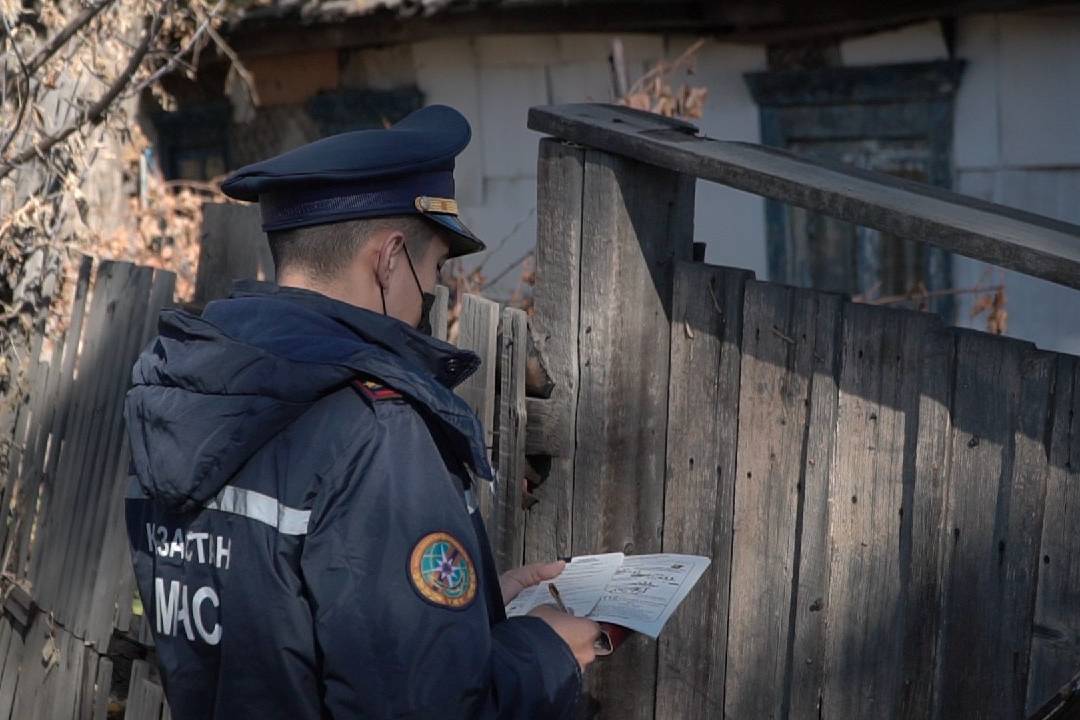 Новости Казахстана / Общество в Казахстане / В целях предупреждения пожаров спасатели ДЧС ВКО провели 63001 подворовых обхода Новости Казахстана / Общество в Казахстане / В целях предупреждения пожаров спасатели ДЧС ВКО провели 63001 подворовых обхода