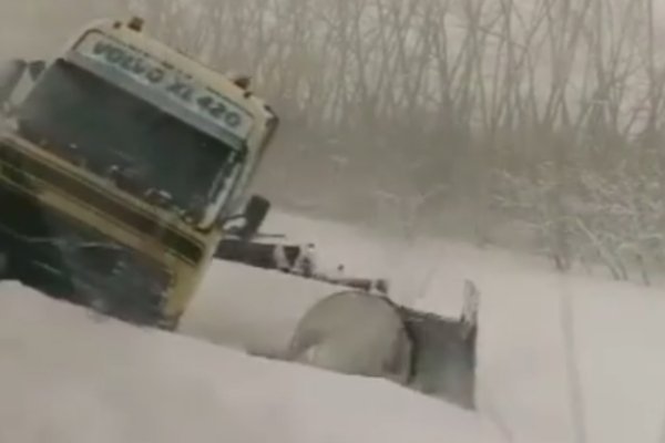 Усть-Каменогорск и ВКО / Два большегруза вынесло с трассы неподалеку от Риддера