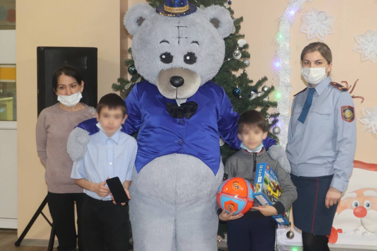 Усть-Каменогорск и ВКО / Полицейские Усть-Каменогорска исполнили новогоднее желание ребенка Усть-Каменогорск и ВКО / Полицейские Усть-Каменогорска исполнили новогоднее желание ребенка