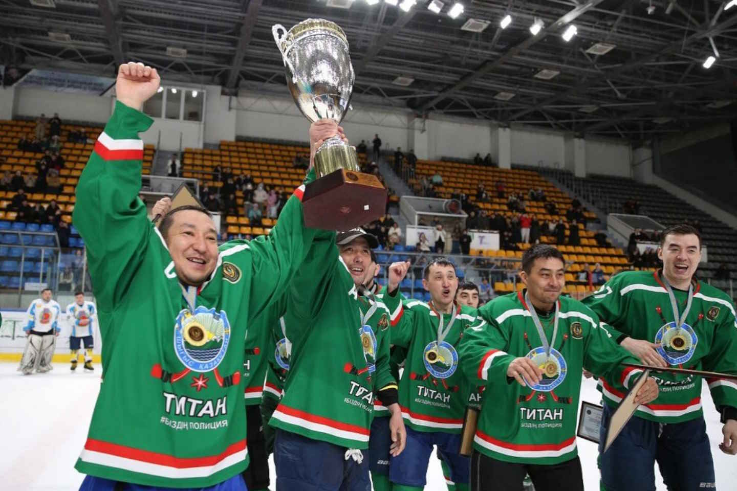 Усть-Каменогорск и ВКО / Полицейские ВКО победили в Чемпионате по хоккею с шайбой