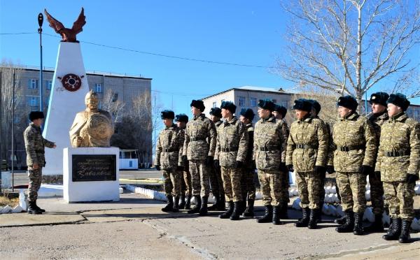 Усть-Каменогорск и ВКО / Әскерге жаңа келгендер бөліммен танысуда Усть-Каменогорск и ВКО / Әскерге жаңа келгендер бөліммен танысуда