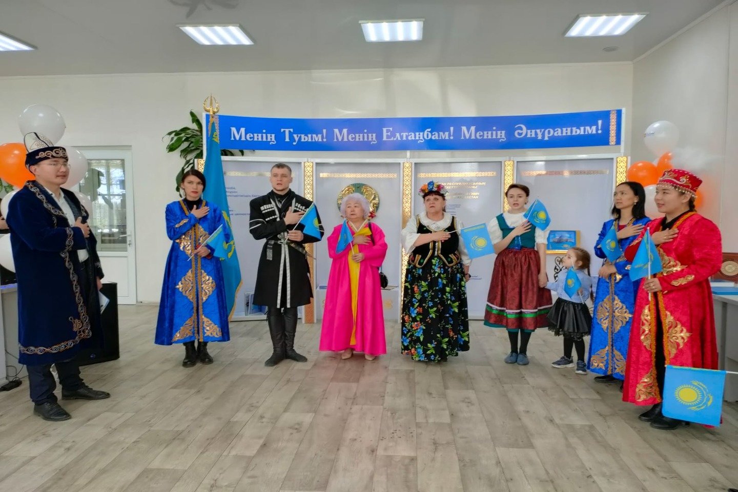 Усть-Каменогорск и ВКО / Әр ұлт өкілдері қалалық кітапханада қонақ болды