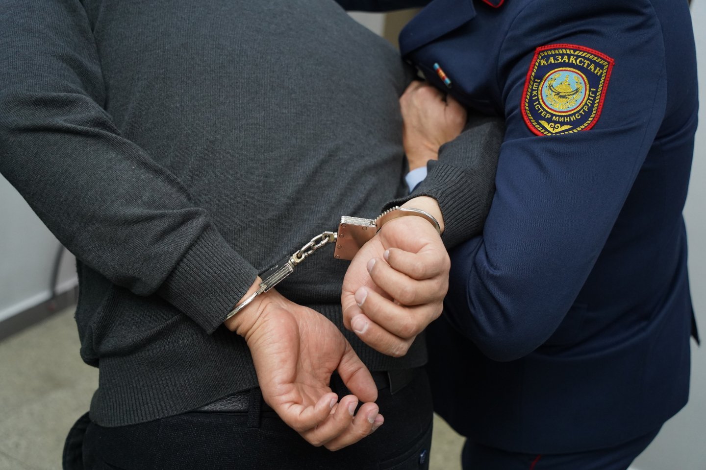 Происшествия в Казахстане и мире / Криминальные новости / В Шымкенте задержали злоумышленников, притворявшихся полицейскими
