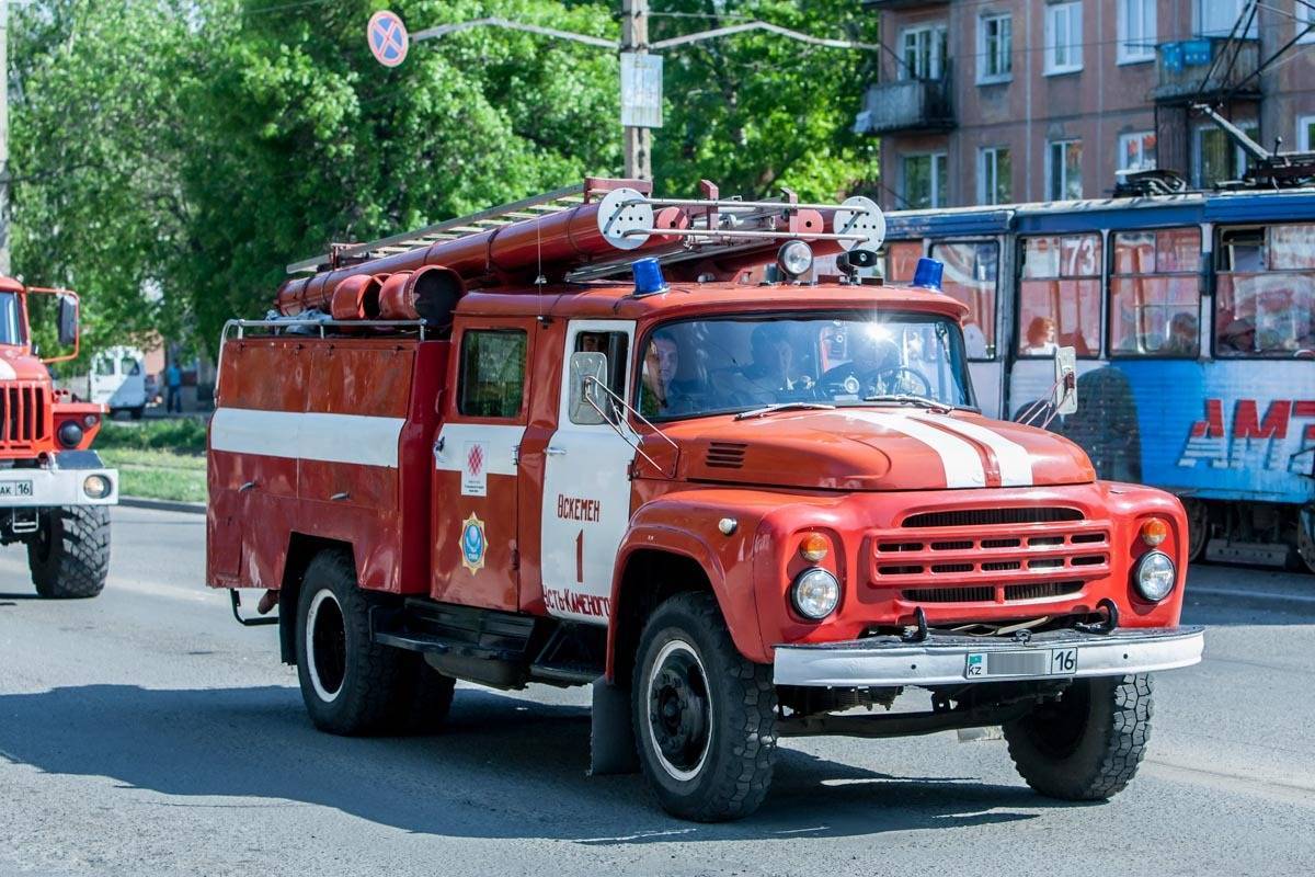 Происшествия в Казахстане и мире / Деревянная пристройка к магазину загорелась в Усть-Каменогорске Происшествия в Казахстане и мире / Деревянная пристройка к магазину загорелась в Усть-Каменогорске