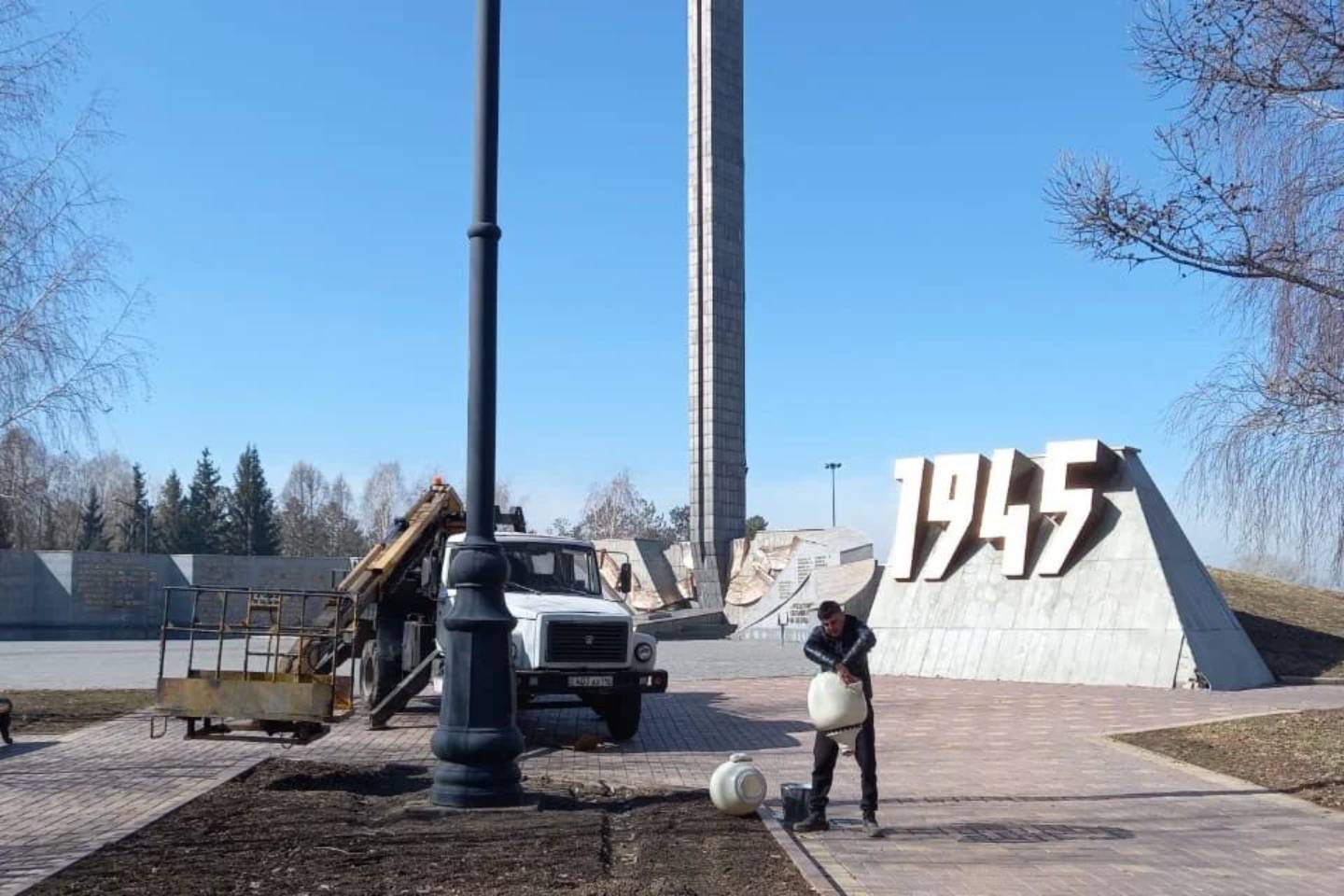 Новости Казахстана / Общество в Казахстане / В Усть-Каменогорске начали реставрацию памятника героям ВОВ на Стрелке Новости Казахстана / Общество в Казахстане / В Усть-Каменогорске начали реставрацию памятника героям ВОВ на Стрелке