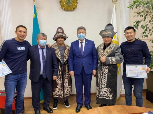 Усть-Каменогорск и ВКО / Усть-Каменогорск / Аягөздіктер Какаға ат мінгізіп, кеудесіне төсбелгі қадады Усть-Каменогорск и ВКО / Усть-Каменогорск / Аягөздіктер Какаға ат мінгізіп, кеудесіне төсбелгі қадады