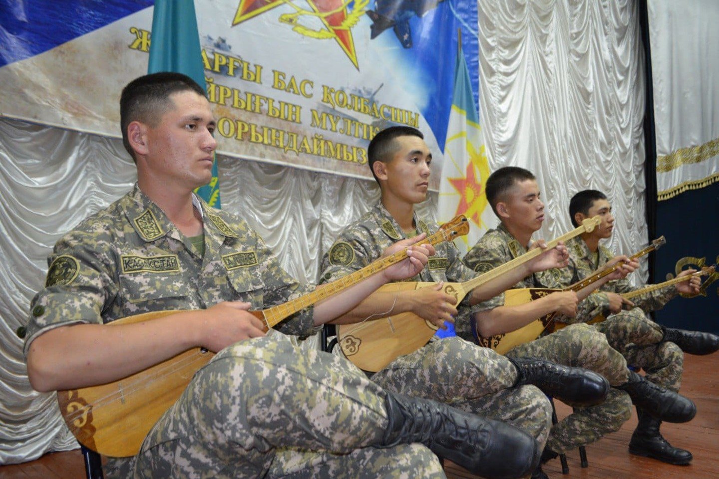 Усть-Каменогорск и ВКО / Аягөз гарнизонының сарбаздары Домбыра күнін атап өтті Усть-Каменогорск и ВКО / Аягөз гарнизонының сарбаздары Домбыра күнін атап өтті