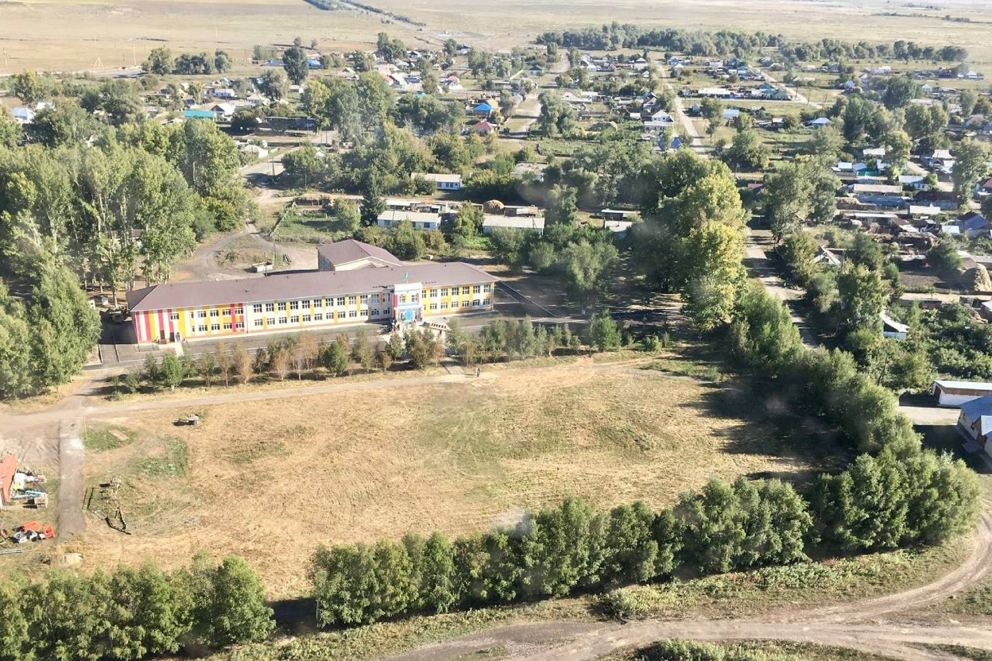 Усть-Каменогорск и ВКО / Учитель на дотации: как бизнесмен из ВКО родную школу решил поддержать Усть-Каменогорск и ВКО / Учитель на дотации: как бизнесмен из ВКО родную школу решил поддержать