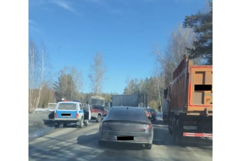 Происшествия в Казахстане и мире / ДТП / Водитель вылетел на "встречку" и столкнулся с "КамАЗом" в Риддере