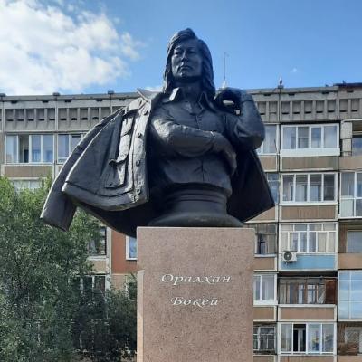 Усть-Каменогорск и ВКО / Өскеменде Оралхан Бөкейдің жаңа ескерткіші ашылды Усть-Каменогорск и ВКО / Өскеменде Оралхан Бөкейдің жаңа ескерткіші ашылды