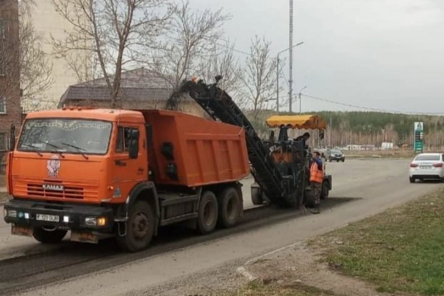 Усть-Каменогорск и ВКО / В Риддере наконец-то начали латать ямы на дорогах Усть-Каменогорск и ВКО / В Риддере наконец-то начали латать ямы на дорогах