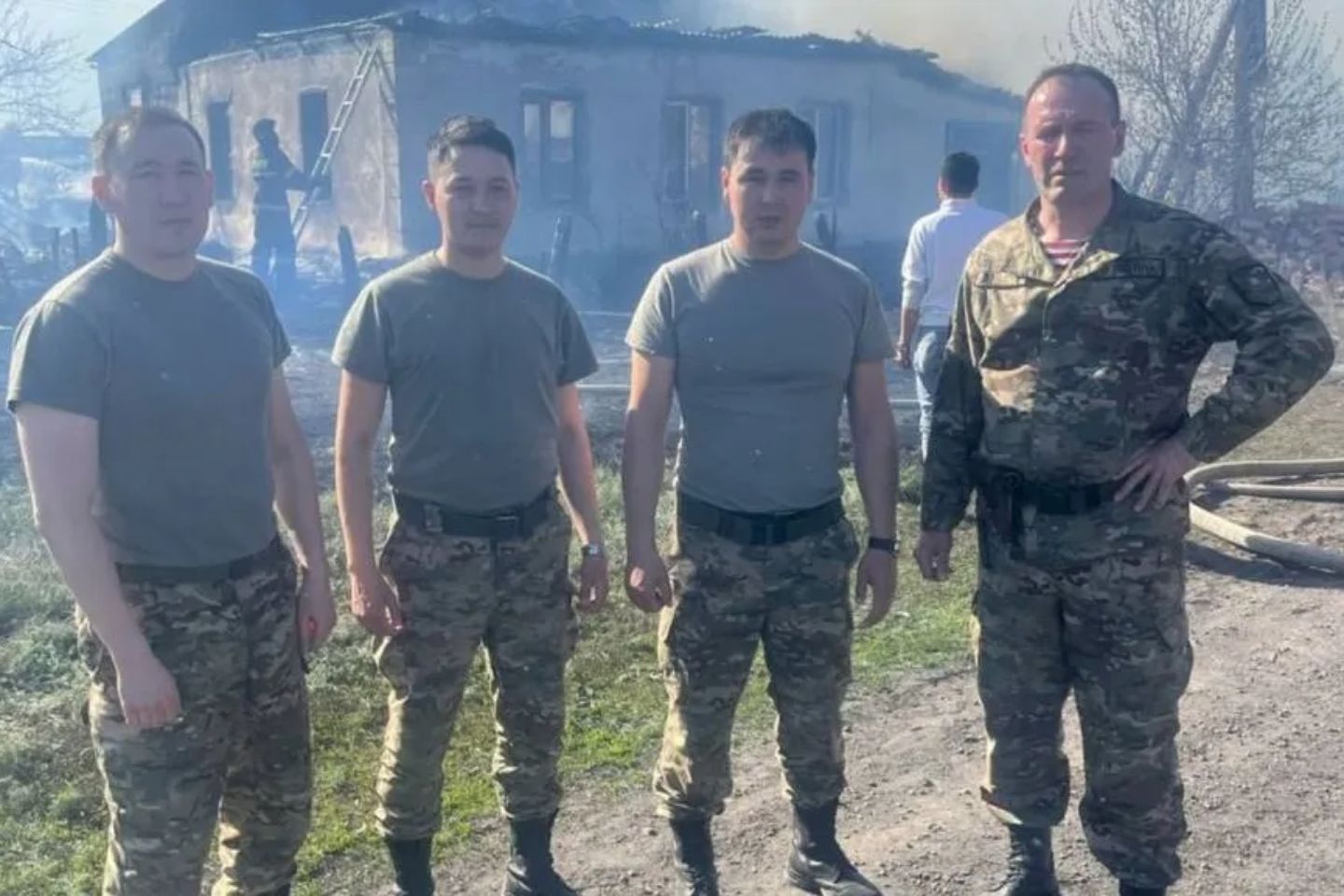Новости Казахстана / Гвардейцы спасли детей из горящего дома и предотвратили взрыв в Караганде Новости Казахстана / Гвардейцы спасли детей из горящего дома и предотвратили взрыв в Караганде