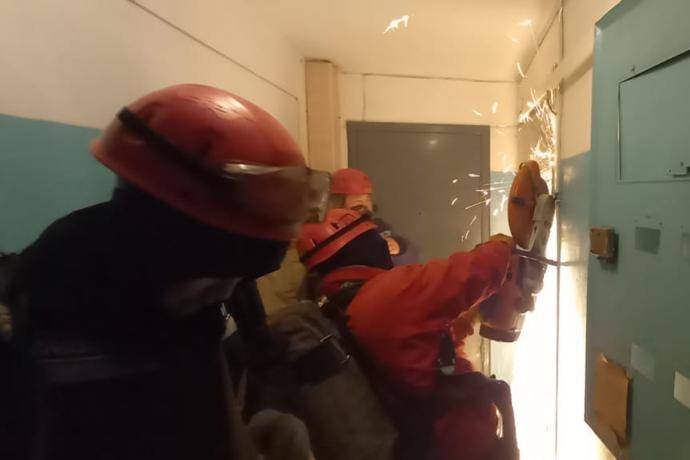 Происшествия в Казахстане и мире / Мужчина едва не сгорел в квартире в Усть-Каменогорске