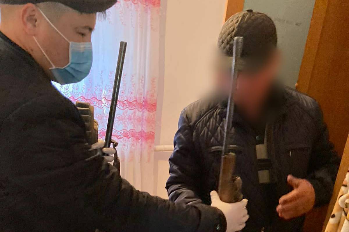 Усть-Каменогорск и ВКО / "Арсенал" оружия изъяли правоохранители у сельчанина в ВКО Усть-Каменогорск и ВКО / "Арсенал" оружия изъяли правоохранители у сельчанина в ВКО