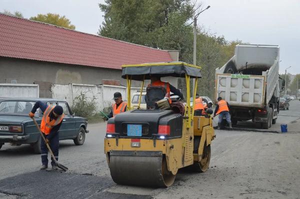 Усть-Каменогорск и ВКО / Семейде көше жолдары жөнделіп жатыр Усть-Каменогорск и ВКО / Семейде көше жолдары жөнделіп жатыр