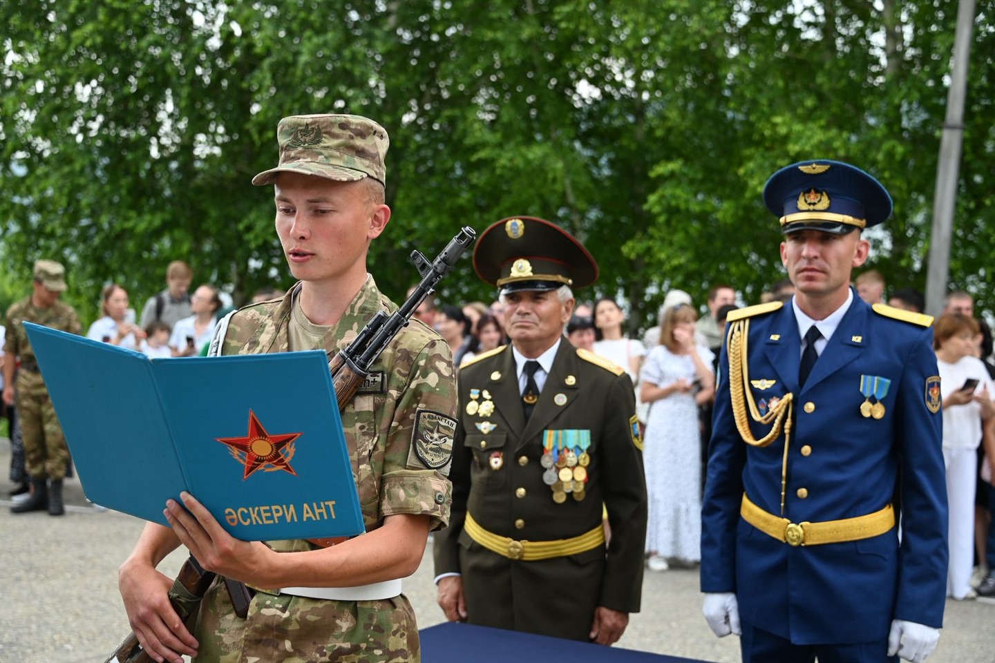 Усть-Каменогорск и ВКО / Серебрянск қаласына әскери борышын өтеуге жүзге жуық сарбаз келді Усть-Каменогорск и ВКО / Серебрянск қаласына әскери борышын өтеуге жүзге жуық сарбаз келді