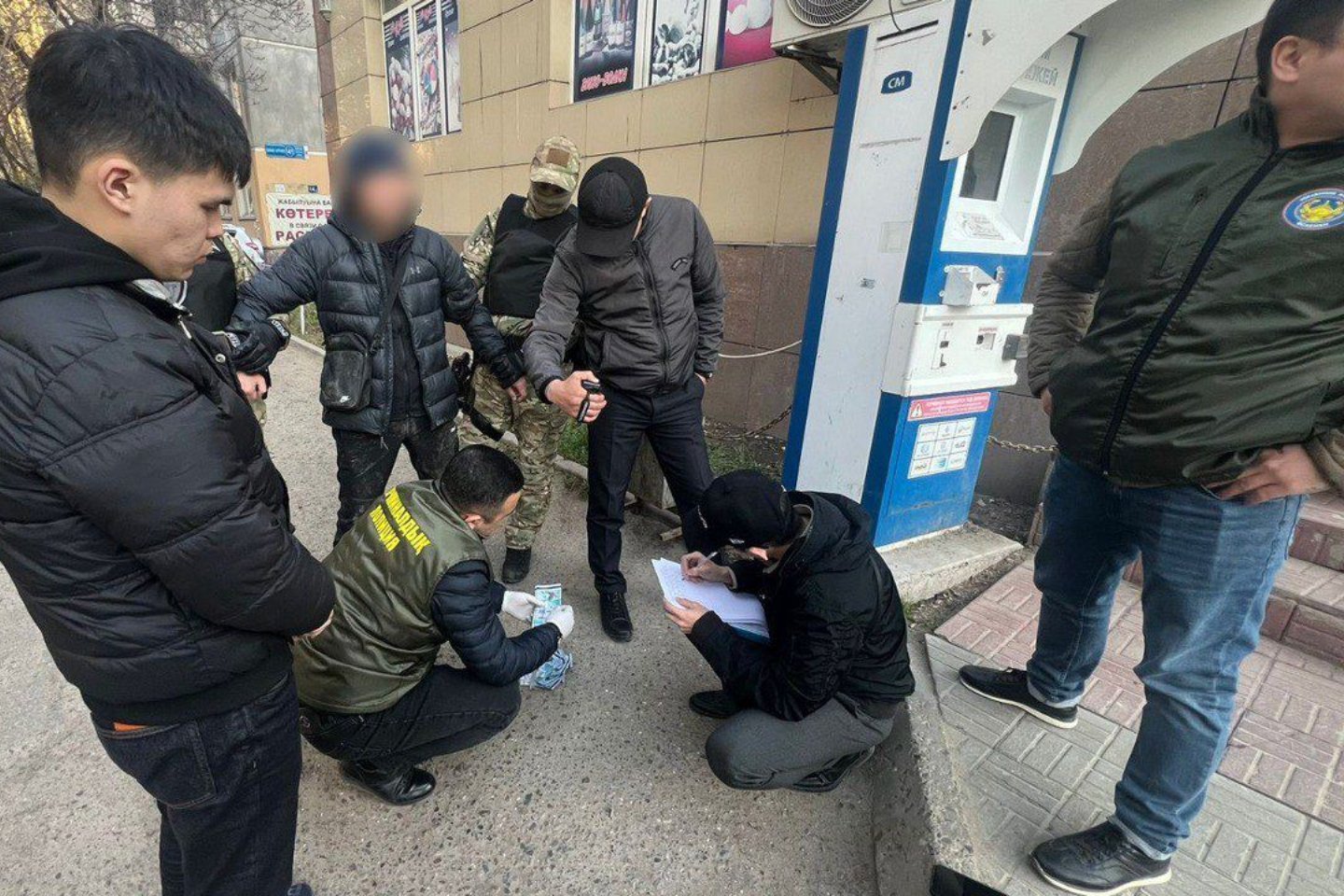 Усть-Каменогорск и ВКО / Полицейские ВКО задержали вымогателя, угрожавшего расправой семье жителя области Усть-Каменогорск и ВКО / Полицейские ВКО задержали вымогателя, угрожавшего расправой семье жителя области